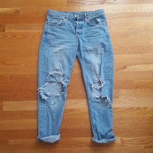 Light Ripped Mom Jeans